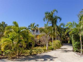 4353 Gulf Pines Dr, Sanibel, FL 33957-2907