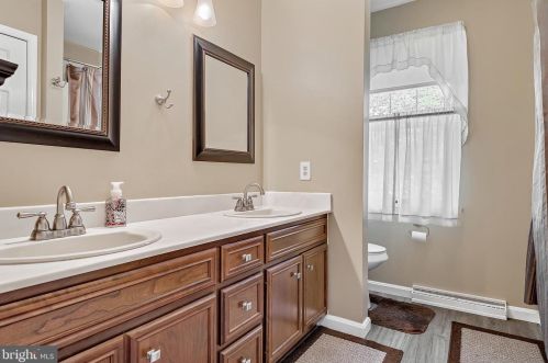 21 Strayer Dr, Carlisle PA  17013-4403 exterior