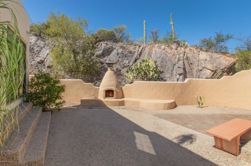 4650 Crestview Cir, Tucson AZ 85745-9207 exterior