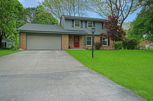 6410 Bittersweet Ln, Milwaukee, WI 53217-4107