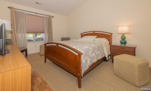 81 Fox Run Dr, Englewood NJ  07631-5055 exterior