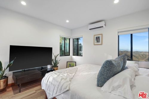 21629 Saddle Peak Rd, Topanga CA  90290-3415 exterior