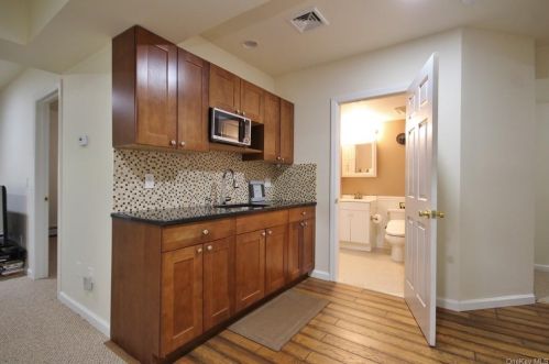 1774 Pleasantville Rd, Briarcliff NY  10510-1116 exterior