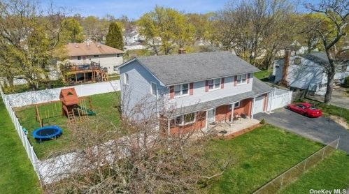 66 Earl St, Deer Park, NY 11729-6925