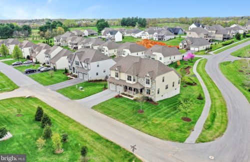 315 Lewis Washington Dr, Charles Town WV  25414-5666 exterior