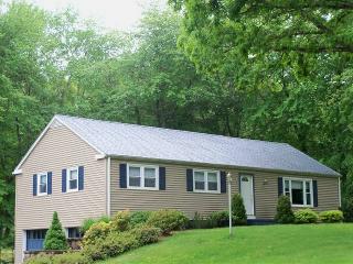 3 Woodland Dr, Clinton, CT 06413-1302