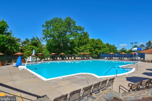 18292 St Georges Ct, Leesburg VA  20176-7421 exterior