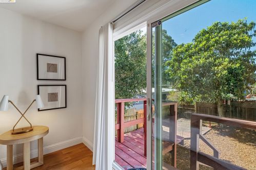 8437 Golf Links Rd, Oakland CA  94605-4118 exterior