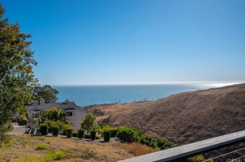 981 Bakersfield St, Pismo Beach CA  93449-2403 exterior