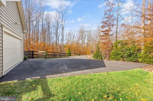 9085 Bristow Woods Ct, Nokesville VA  20181 exterior