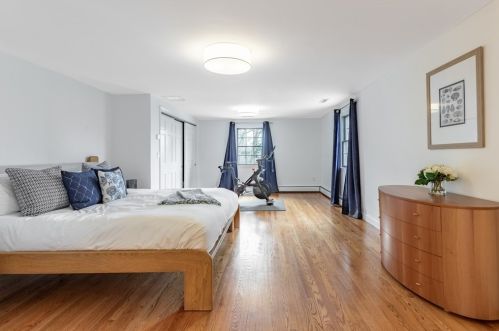 4 Galloupes Pt Rd, Swampscott MA  01907-2739 exterior