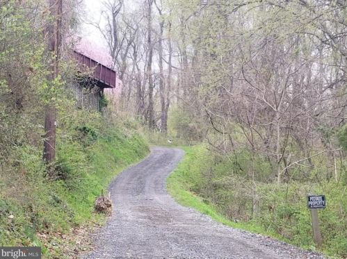 703 Erie St, Water Gap, PA 17018-9762