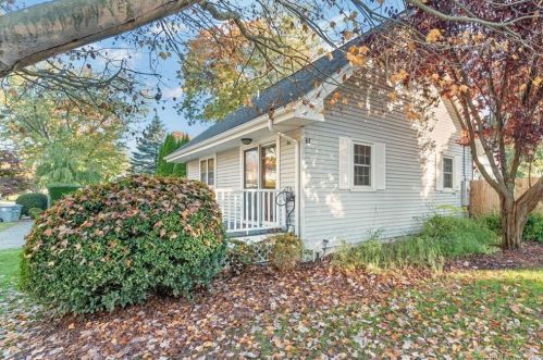 61 Sea View Ave, Niantic, CT 06357-3335