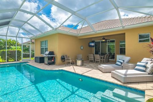 14487 Manchester Dr, Naples FL  34114-8630 exterior