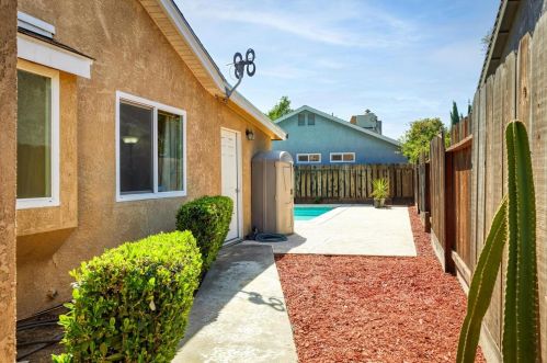 2001 Majestic Oak Ct, Modesto CA  95355-9411 exterior
