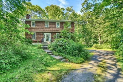 1 Hastings Ct, Lewisboro, NY 10590-2517