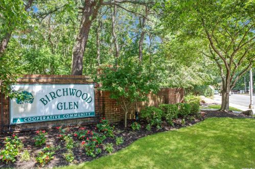11 Glen Hollow Dr, Holtsville NY  11742-2404 exterior