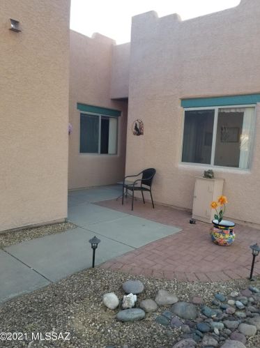 361 Royal Bell Dr, Green Valley, AZ 85614-5919