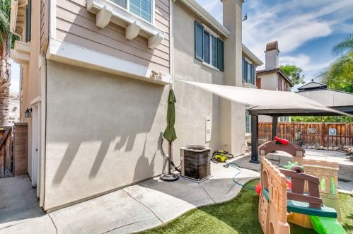 6787 Vanderbilt St, Chino CA  91710-1308 exterior