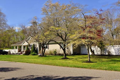 38 Hunter Ave, Miller Place, NY 11764-3109