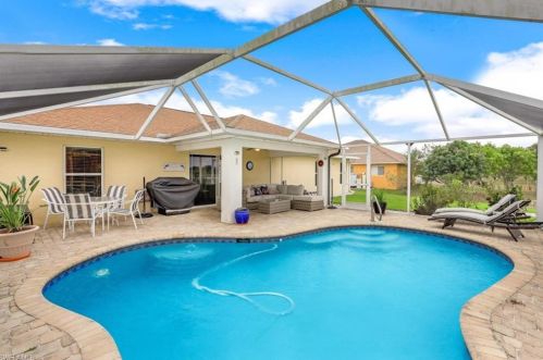 308 22nd Ct, Cape Coral, FL 33993-7518