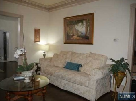 63 Palisades Blvd, Palisades Park NJ  07650-2297 exterior
