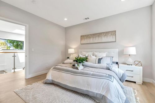 375 Chiquita Ave, Mountain View CA  94041-1007 exterior