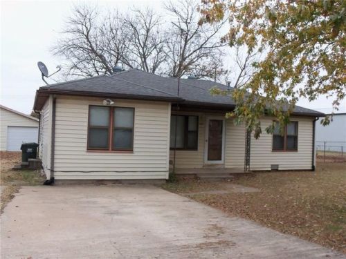 607 Sharon St, Tecumseh, OK 74873-2457
