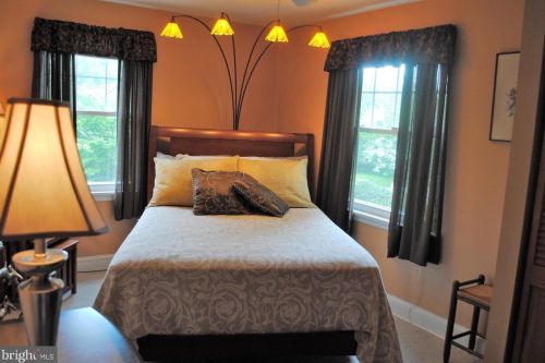 8201 Frst Hl Dr, Melrose Park PA  19027-1520 exterior