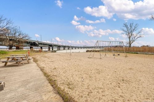 4400 Locust Point Dr, Bronx NY  10465-4038 exterior