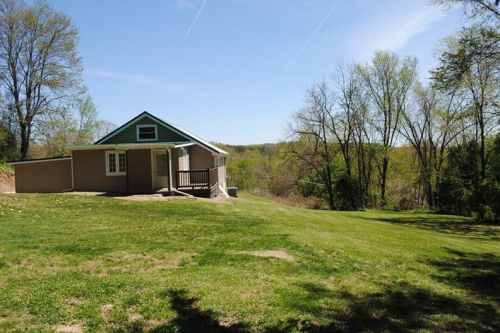 317 Trailer Blvd, New Kensington PA  15068-3946 exterior