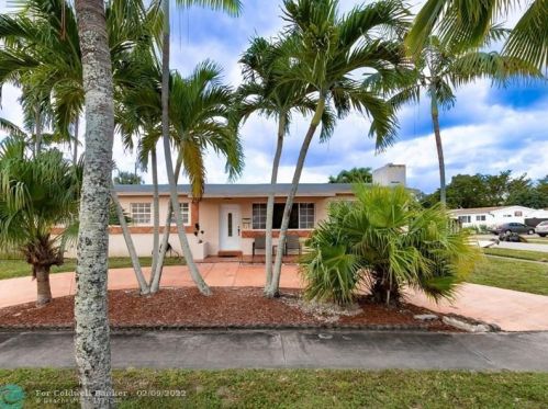 934 72nd St, Hialeah, FL 33014-5226