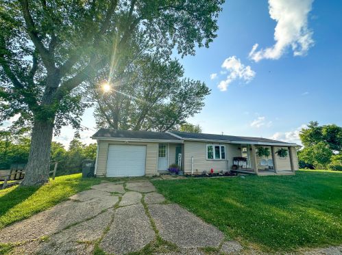 4005 Pinecrest Dr, Zanesville, OH 43701-8683