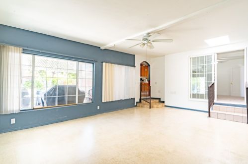 6438 Camellia Ave, North Hollywood CA  91606-2611 exterior