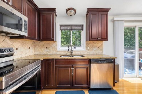 86 Hilltop Dr, Providence RI  02919-3013 exterior