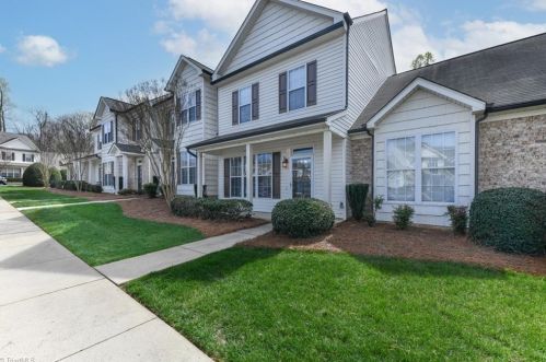 10 Abelia Ct, Greensboro, NC 27455-2547