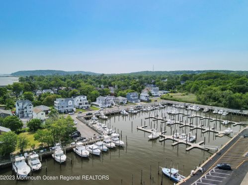 8 Benton Ave, Leonardo NJ  07737-1403 exterior