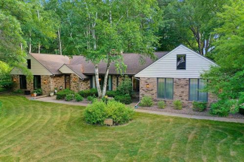 4417 Indian Trl, Green Bay, WI 54313-6769