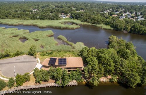 49 Cherokee Ln, Bricktown NJ  08724-4405 exterior