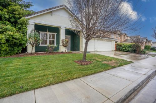 670 Hagerman Peak Dr, Newman, CA 95360-9526