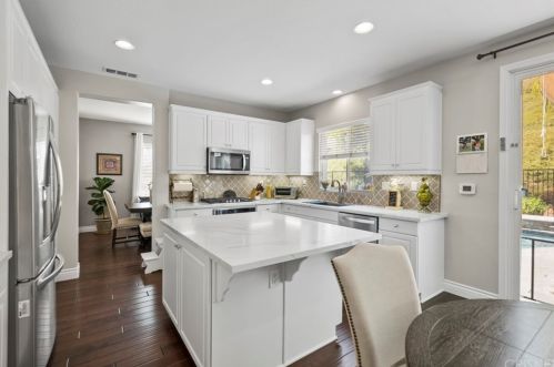 28531 Redwood Canyon Pl, Santa Clarita CA  91390-5723 exterior