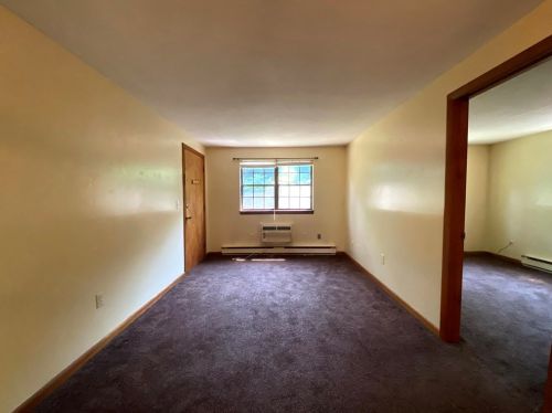 27 Lathrop St, Palmer MA  01069-1009 exterior