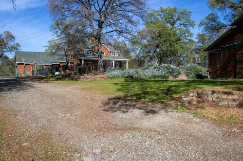 8673 Mosswood Ln, Big Oak Valley, CA 95977-9722
