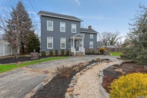 43 Jervis Ave, Copiague, NY 11726-5034