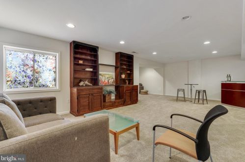 11 Broad Way, Lovettsville VA  20180-8608 exterior