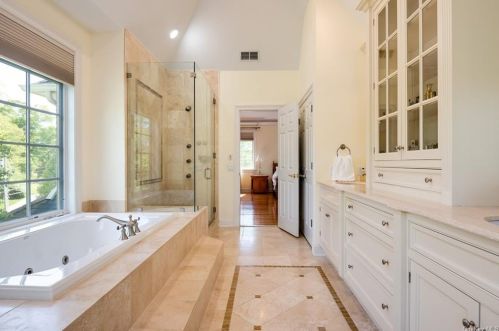 54 Buckout Rd, White Plains NY  10604-1503 exterior