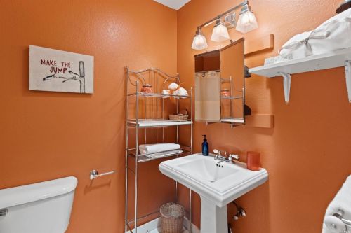 1468 Townview Ave, Santa Rosa CA  95405-7561 exterior