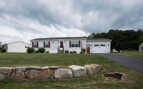8 Willow Ln, Hampstead, NH 03841-5162