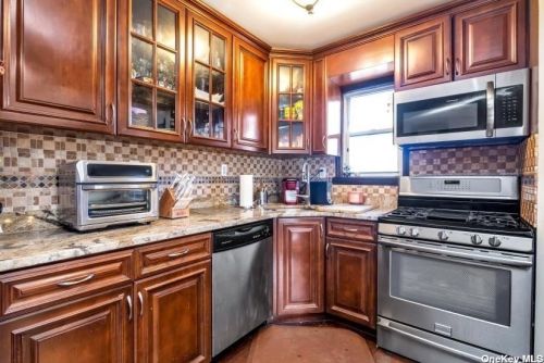 137-28 220th St, Jamaica, NY 11413-2505