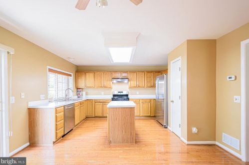 312 Hedgestone Ter, Leesburg VA  20176-4842 exterior